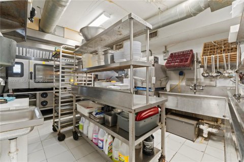 Propiedad comercial en venta en Miami, Florida № 2088647 - foto 17