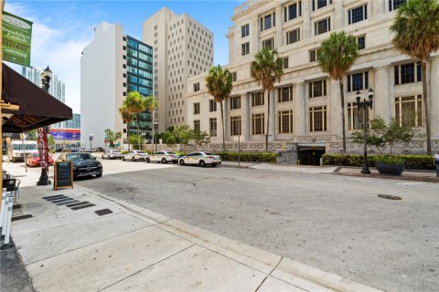 Propiedad comercial en venta en Miami, Florida № 2088647 - foto 2