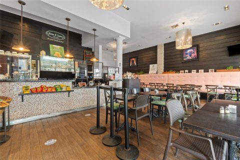 Propiedad comercial en venta en Miami, Florida № 2088647 - foto 4