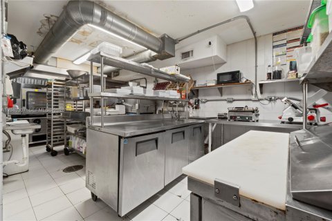 Propiedad comercial en venta en Miami, Florida № 2088647 - foto 22