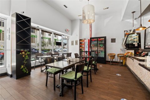 Propiedad comercial en venta en Miami, Florida № 2088647 - foto 5