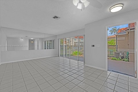 Touwnhouse à louer à Cooper City, Floride: 3 chambres, 154.78 m2 № 1956717 - photo 3