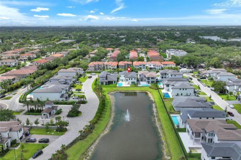 House in Hollywood, Florida 6 bedrooms, 442.59 sq.m. № 1787289 - photo 26