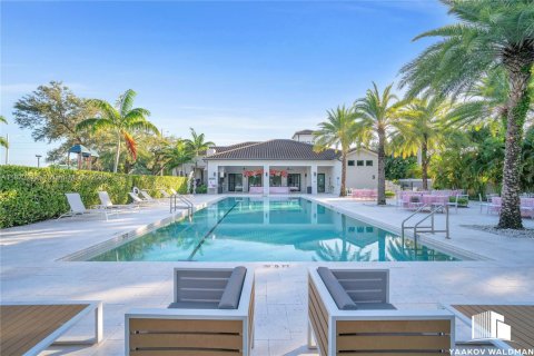 House in Hollywood, Florida 6 bedrooms, 442.59 sq.m. № 1787289 - photo 18