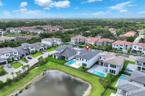 House in Hollywood, Florida 6 bedrooms, 442.59 sq.m. № 1787289 - photo 23