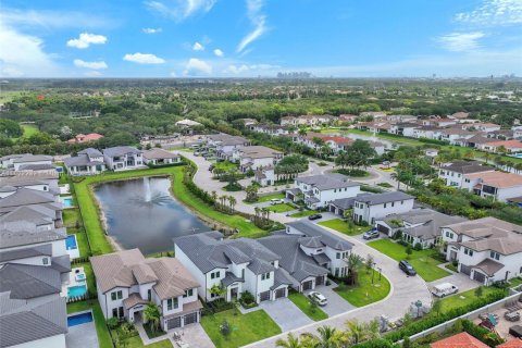 House in Hollywood, Florida 6 bedrooms, 442.59 sq.m. № 1787289 - photo 25