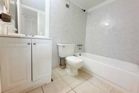 Купить кондоминиум в Пемброк-Пайнс, Флорида 2 спальни, 73.11м2, № 2001400 - фото 11