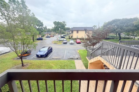 Купить кондоминиум в Пемброк-Пайнс, Флорида 2 спальни, 73.11м2, № 2001400 - фото 3