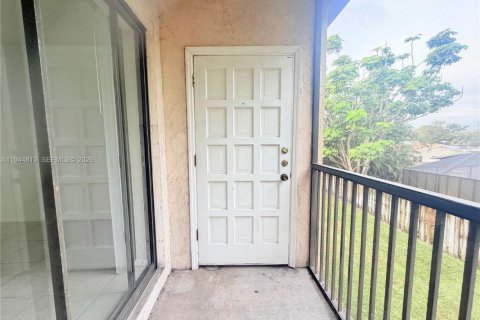 Купить кондоминиум в Пемброк-Пайнс, Флорида 2 спальни, 73.11м2, № 2001400 - фото 20