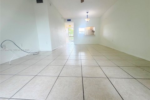 Купить кондоминиум в Пемброк-Пайнс, Флорида 2 спальни, 73.11м2, № 2001400 - фото 13