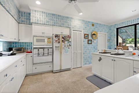 House in Palm City, Florida 3 bedrooms, 259.48 sq.m. № 2190640 - photo 14