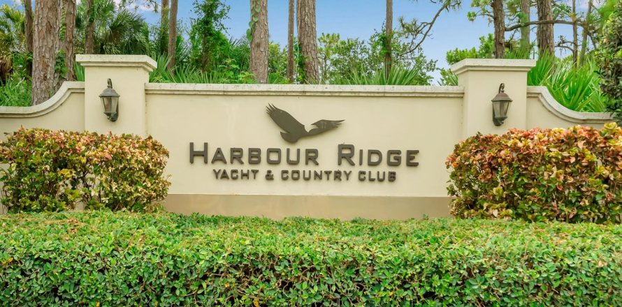 House in Palm City, Florida 3 bedrooms, 259.48 sq.m. № 2190640