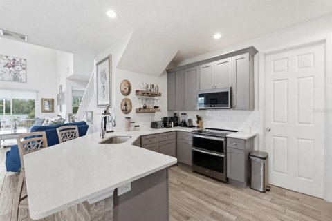 Touwnhouse à vendre à Clearwater, Floride: 4 chambres, 212.1 m2 № 2210097 - photo 9