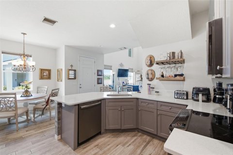 Touwnhouse à vendre à Clearwater, Floride: 4 chambres, 212.1 m2 № 2210097 - photo 12