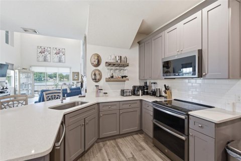Touwnhouse à vendre à Clearwater, Floride: 4 chambres, 212.1 m2 № 2210097 - photo 11
