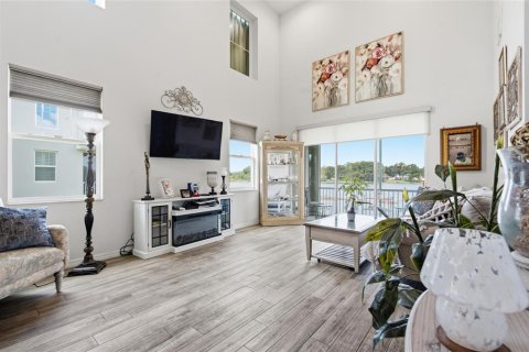 Touwnhouse à vendre à Clearwater, Floride: 4 chambres, 212.1 m2 № 2210097 - photo 6