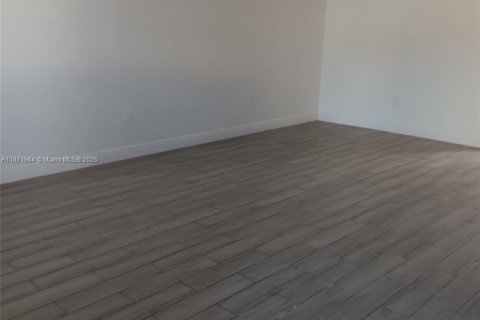 Townhouse in Sweetwater, Florida 3 bedrooms, 108.97 sq.m. № 1923141 - photo 12