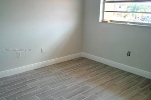 Touwnhouse à louer à Sweetwater, Floride: 3 chambres, 108.97 m2 № 1923141 - photo 6