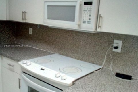 Touwnhouse à louer à Sweetwater, Floride: 3 chambres, 108.97 m2 № 1923141 - photo 4