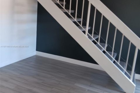 Townhouse in Sweetwater, Florida 3 bedrooms, 108.97 sq.m. № 1923141 - photo 11