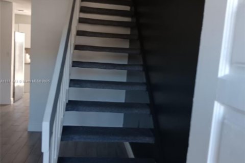 Townhouse in Sweetwater, Florida 3 bedrooms, 108.97 sq.m. № 1923141 - photo 10