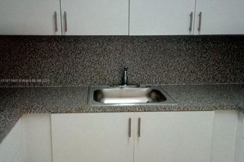 Touwnhouse à louer à Sweetwater, Floride: 3 chambres, 108.97 m2 № 1923141 - photo 5