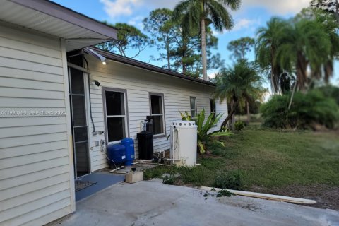 Villa ou maison à vendre à Fort Myers, Floride: 3 chambres № 1989332 - photo 5