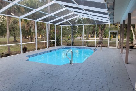 Villa ou maison à vendre à Fort Myers, Floride: 3 chambres № 1989332 - photo 10