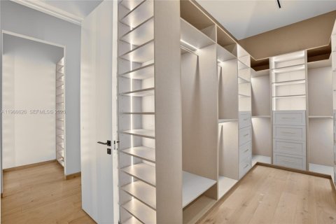 Casa en venta en Coral Gables, Florida, 6 dormitorios, 413.88 m2 № 2029410 - foto 24