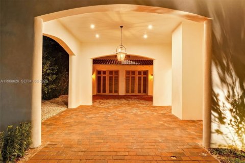 Casa en venta en Coral Gables, Florida, 6 dormitorios, 413.88 m2 № 2029410 - foto 4