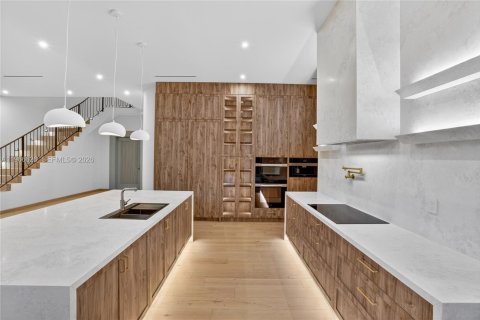 Casa en venta en Coral Gables, Florida, 6 dormitorios, 413.88 m2 № 2029410 - foto 9