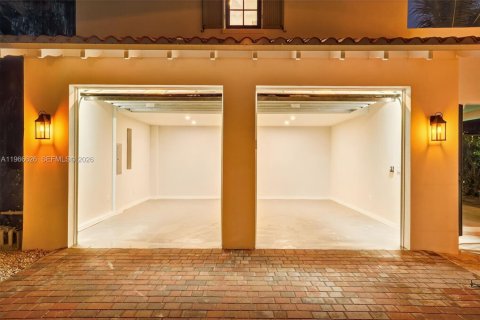 Casa en venta en Coral Gables, Florida, 6 dormitorios, 413.88 m2 № 2029410 - foto 5