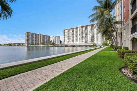 Condominio en venta en Sunny Isles Beach, Florida, 2 dormitorios, 95.13 m2 № 2033509 - foto 25