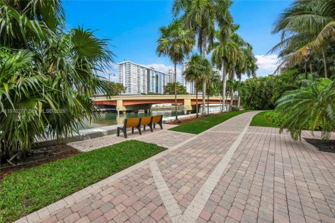 Condominio en venta en Sunny Isles Beach, Florida, 2 dormitorios, 95.13 m2 № 2033509 - foto 29