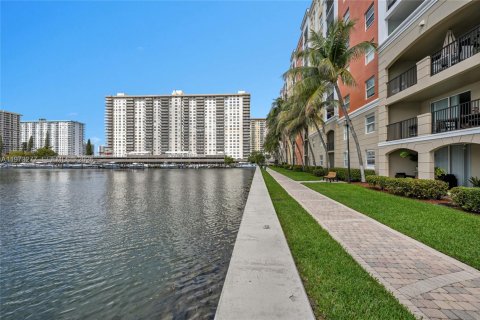 Condominio en venta en Sunny Isles Beach, Florida, 2 dormitorios, 95.13 m2 № 2033509 - foto 26