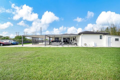 Villa ou maison à vendre à Miami, Floride: 5 chambres, 192.31 m2 № 2055748 - photo 21