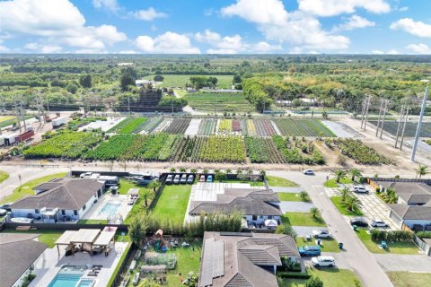 Villa ou maison à vendre à Miami, Floride: 5 chambres, 192.31 m2 № 2055748 - photo 16