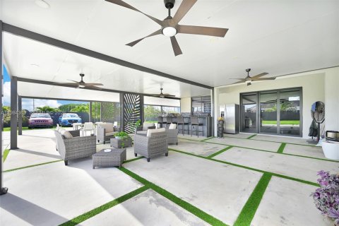 Villa ou maison à vendre à Miami, Floride: 5 chambres, 192.31 m2 № 2055748 - photo 27