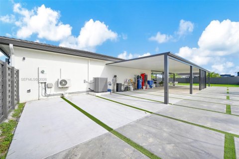 Villa ou maison à vendre à Miami, Floride: 5 chambres, 192.31 m2 № 2055748 - photo 25