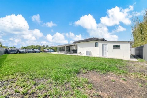 Villa ou maison à vendre à Miami, Floride: 5 chambres, 192.31 m2 № 2055748 - photo 22