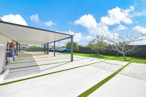 Villa ou maison à vendre à Miami, Floride: 5 chambres, 192.31 m2 № 2055748 - photo 26