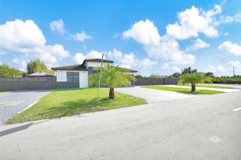Villa ou maison à vendre à Miami, Floride: 5 chambres, 192.31 m2 № 2055748 - photo 2