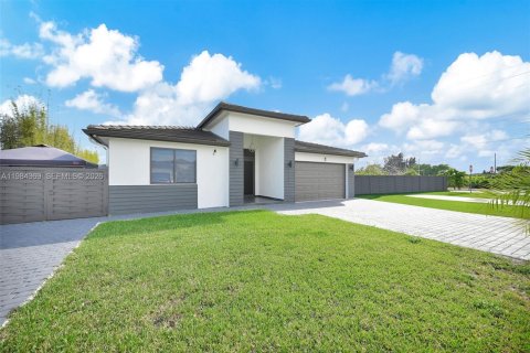 Villa ou maison à vendre à Miami, Floride: 5 chambres, 192.31 m2 № 2055748 - photo 4