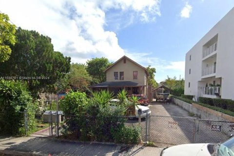 Casa en venta en Miami, Florida, 5 dormitorios, 226.87 m2 № 1863230 - foto 1
