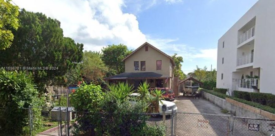Casa en Miami, Florida 5 dormitorios, 226.87 m2 № 1863230