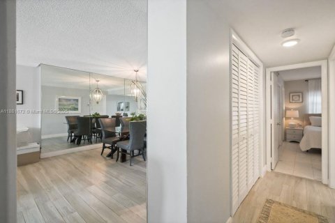 Condo in Lauderdale-by-the-Sea, Florida, 2 bedrooms  № 1924681 - photo 10