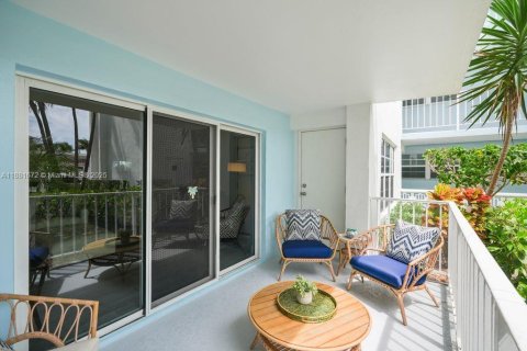 Condo in Lauderdale-by-the-Sea, Florida, 2 bedrooms  № 1924681 - photo 30