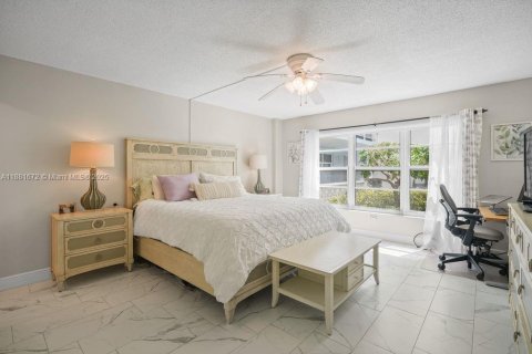 Condo in Lauderdale-by-the-Sea, Florida, 2 bedrooms  № 1924681 - photo 19