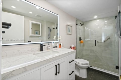 Condo in Lauderdale-by-the-Sea, Florida, 2 bedrooms  № 1924681 - photo 23