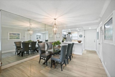 Condo in Lauderdale-by-the-Sea, Florida, 2 bedrooms  № 1924681 - photo 14